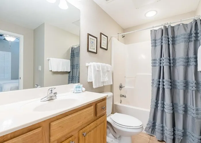 Apartment Crystal Shores West 704 By Youngs Suncoast *